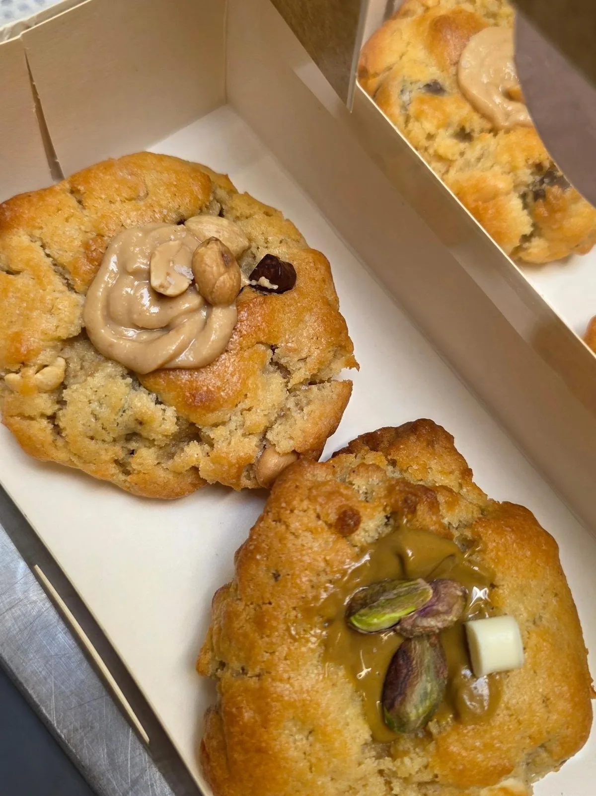 Boîte de cookies pistache et gianduja